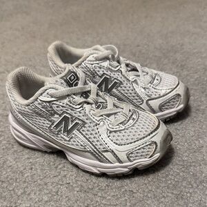 Toddler Kids 740 New Balance stretch lace Gray and White Sneakers size 8